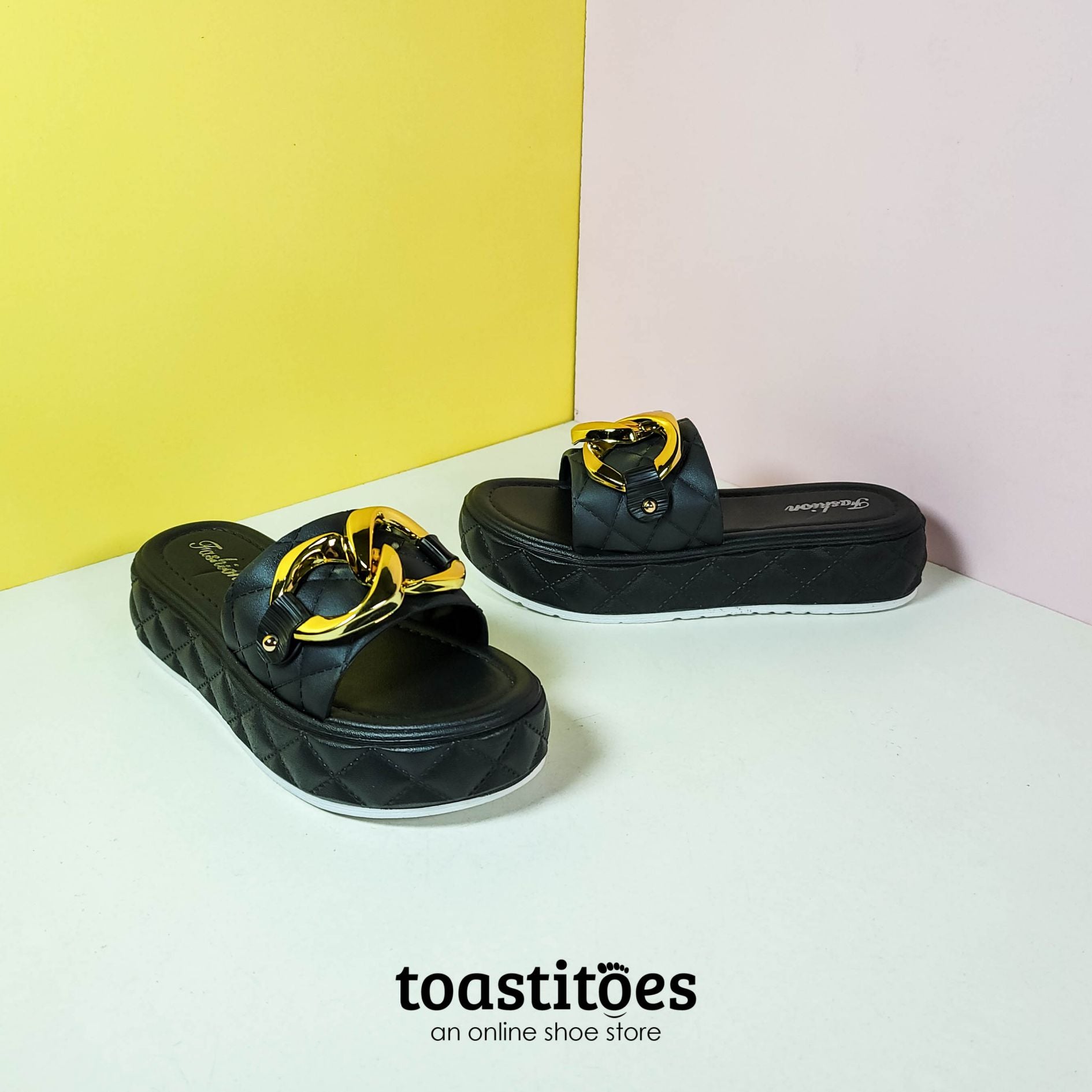 Bold Chain Women Slippers Black - toastitoes 