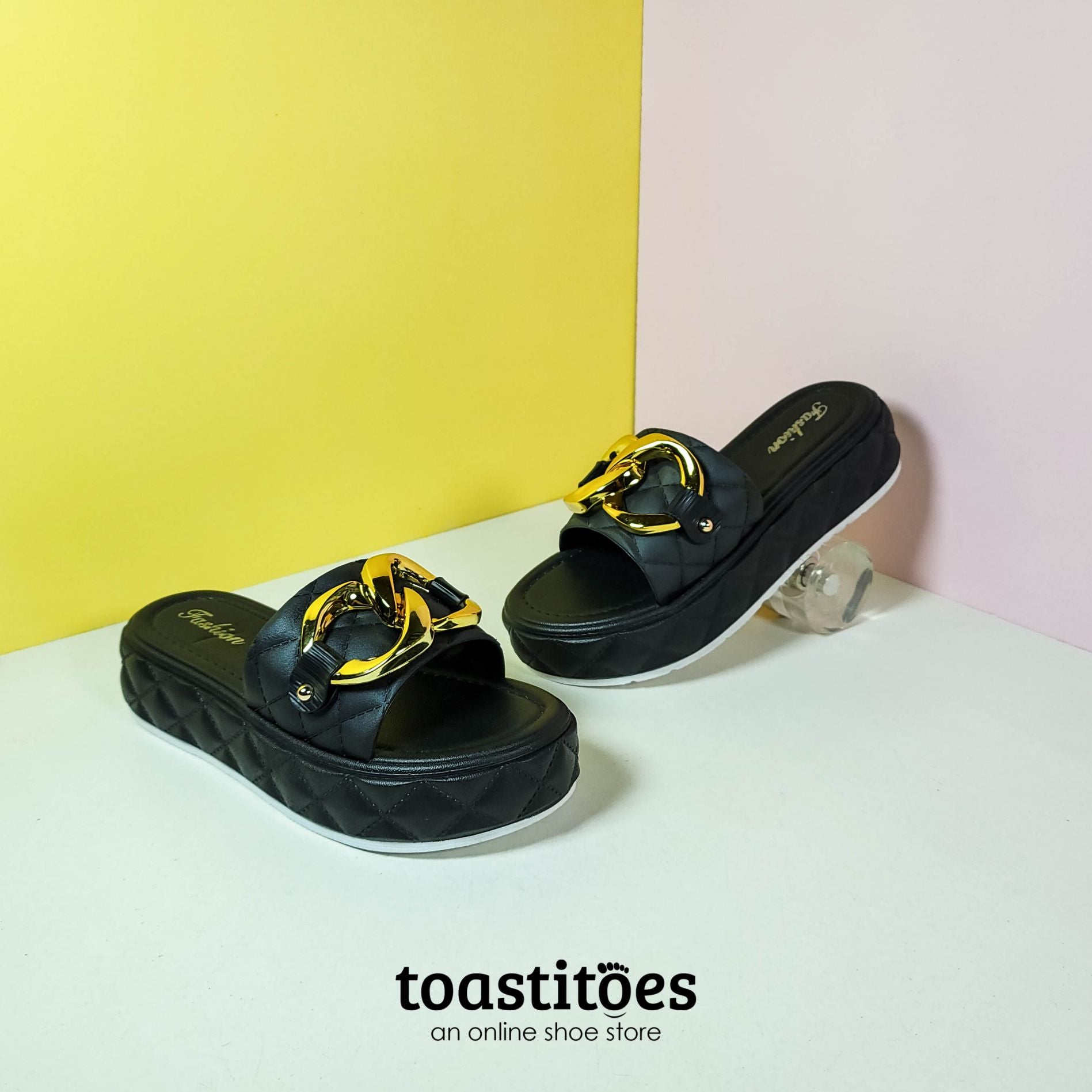 Bold Chain Women Slippers Black - toastitoes 