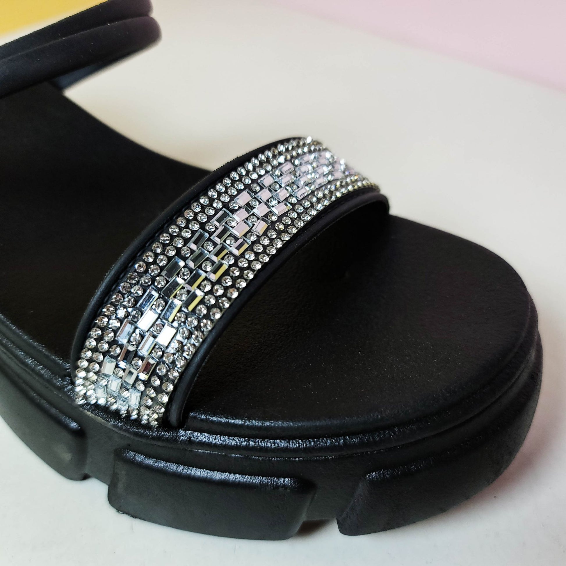 Chunky Sole Band Sandals/Slippers Black - toastitoes 