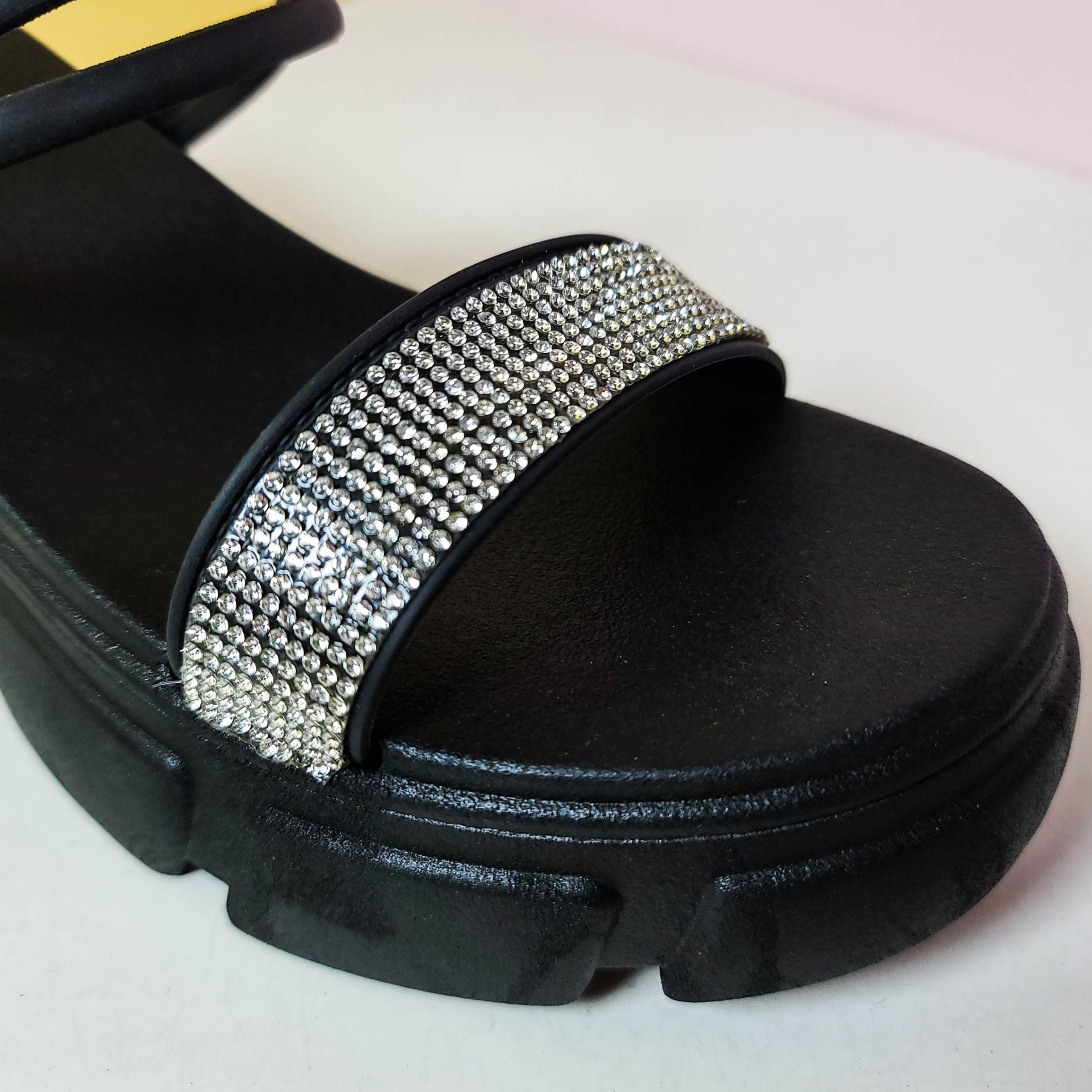 Chunky Sole Band Sandals/Slippers Black - toastitoes 